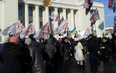 Протесты в Киеве: силовики перекрыли Крещатик