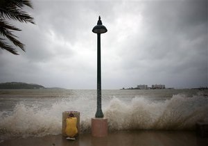 Восточное побережье США готовится к эвакуации из-за приближения урагана Эрл