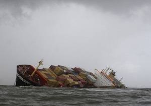 В Индии затонул корабль: 18 пассажиров погибли