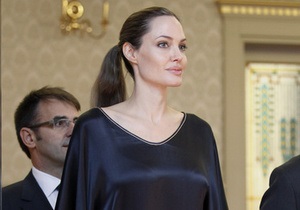 СМИ: Джоли смертельно больна и нуждается в пересадке печени