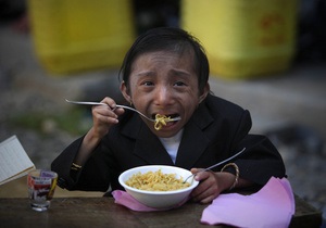 Житель Непала признан самым маленьким человеком в мире