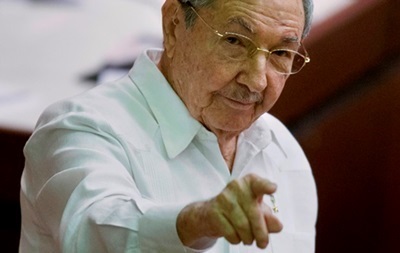 Рауль Кастро заборонить будувати пам ятники померлому братові