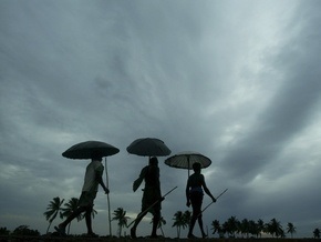 Жертвами тропического циклона в Индии и Бангладеш стали более 130 человек