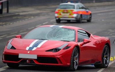 У Лондоні Ferrari врізався в натовп перехожих