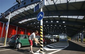 Польские пограничники задержали украинца при попытке вывезти украденный в Испании Mercedes