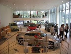 Продажи новых автомобилей в Европе резко упали