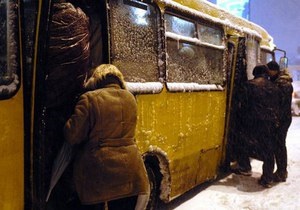 новости Киева - снегопады - транспорт - автобусы - непогода - В Киеве ряд автобусов и троллейбусов возобновили работу