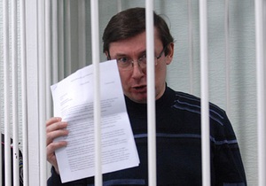 Суд начал оглашать показания не явившихся по делу Луценко свидетелей: экс-министр возмущен