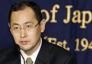 Японский министр предложила коллегам сброситься на стиральную машину Нобелевскому лауреату