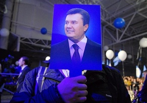 СМИ: В Ливии избили украинку, повесившую на стене в своем кабинете портрет Януковича