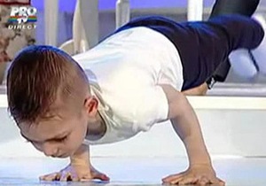 Пятилетний румын побил мировой рекорд по отжиманиям