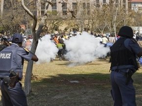 В ЮАР произошли столкновения между военнослужащими и полицией