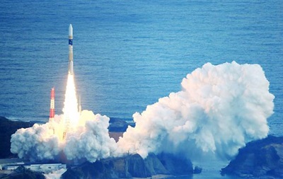 Япония запустила первый военный спутник