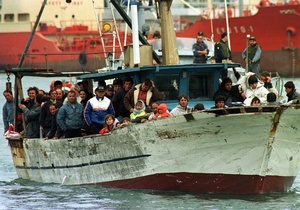 У побережья Турции затонуло судно с мигрантами, 58 погибших