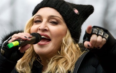 Мадонна заперечила чутки про всиновлення