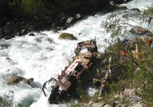 В Перу автобус упал в пропасть: погибли 18 человек