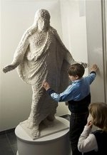 Прихожане шведской церкви собрали статую Христа из Лего