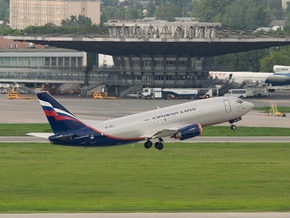 В Москве приземлился самолет с горящей стойкой шасси
