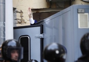 Суд в четырнадцатый раз оставил Тимошенко под стражей