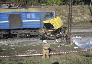 СМИ: Владелец автобуса, столкнувшегося с локомотивом под Марганцем, сбежал в Россию
