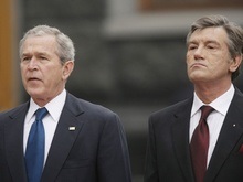 Ющенко и Буш возложили цветы к памятнику жертв Голодомора