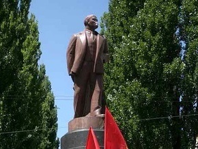 В Житомирской области подожгли памятник Ленину