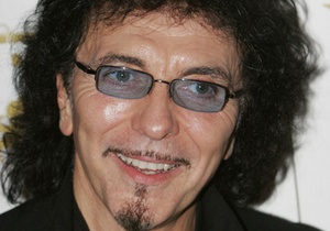 Больной раком гитарист Black Sabbath Тони Айомми сообщил, что идет на поправку