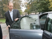 Яценюк отказался от 2 миллионов на покупку автомобиля для спикера