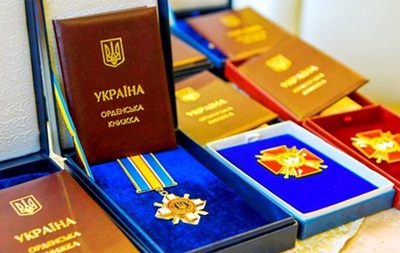 Порошенко нагородив героїв АТО, 26 - посмертно