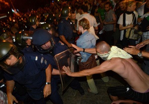 При снятии блокады парламента Болгарии пострадали 20 человек, в том числе трое полицейских