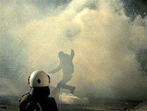 На похоронах греческого подростка, убитого полицейским, вспыхнули новые беспорядки