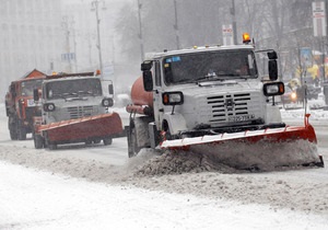 В Киеве продолжают ликвидировать последствия снегопада