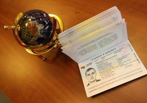 ЕДАПС: МВД платит за загранпаспорт 40 грн, граждане - 383 грн