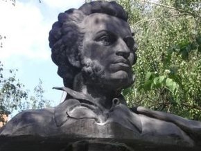 В Полтаве снова осквернили памятник Пушкину
