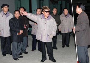 Северокорейские СМИ: Благодаря присутствию Ким Чен Ира внезапно зацвели абрикосы и персики