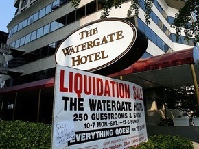 Скандально известный отель Уотергейт не смог найти себе покупателей