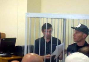 Луценко накричал на прокуроров. Судьи удалились в совещательную комнату