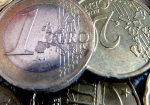 Евро подешевел до критически важной отметки - ниже $1,3