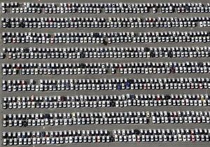 Введение сбора на автомобили из РФ может заставить власти отказаться от введения пошлин на иномарки