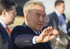 Назарбаев отказался от звания Народного героя