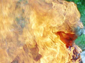 В Житомирской области женщина облила себя бензином и подожгла