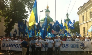 Новости Украны - митинги в Киеве: На Европейской площади собрались около четырех тысяч человек. В антифашистском шествии участвуют 45 тысяч сторонников ПР