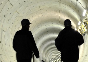 Киевские власти как раз оценивают стройку тоннеля под Днепром в 350 млн евро
