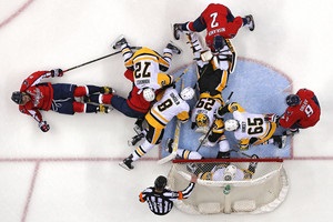 НХЛ: Питтсбург повел в серии с Вашингтоном, Оттава победила Рейнджерс