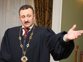 Оскорбленный Зварич подает в суд на газету