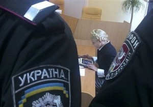 Судья посчитал, что Тимошенко злоупотребляет правом задавать вопросы Грищенко
