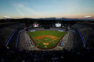 Бой Головкин-Альварес может пройти на бейсбольном стадионе в Лос-Анджелесе