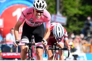 Дюмулен виграв 14-й етап Джиро д Італія і зміцнив лідерство