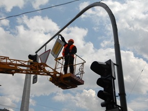 В Киеве до 2012 года установят около полутысячи светофоров и лежачих полицейских