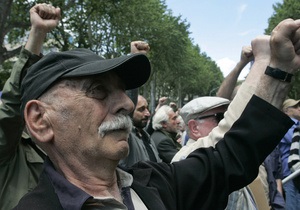 В Тбилиси на антиправительственный митинг собралось всего несколько сотен человек